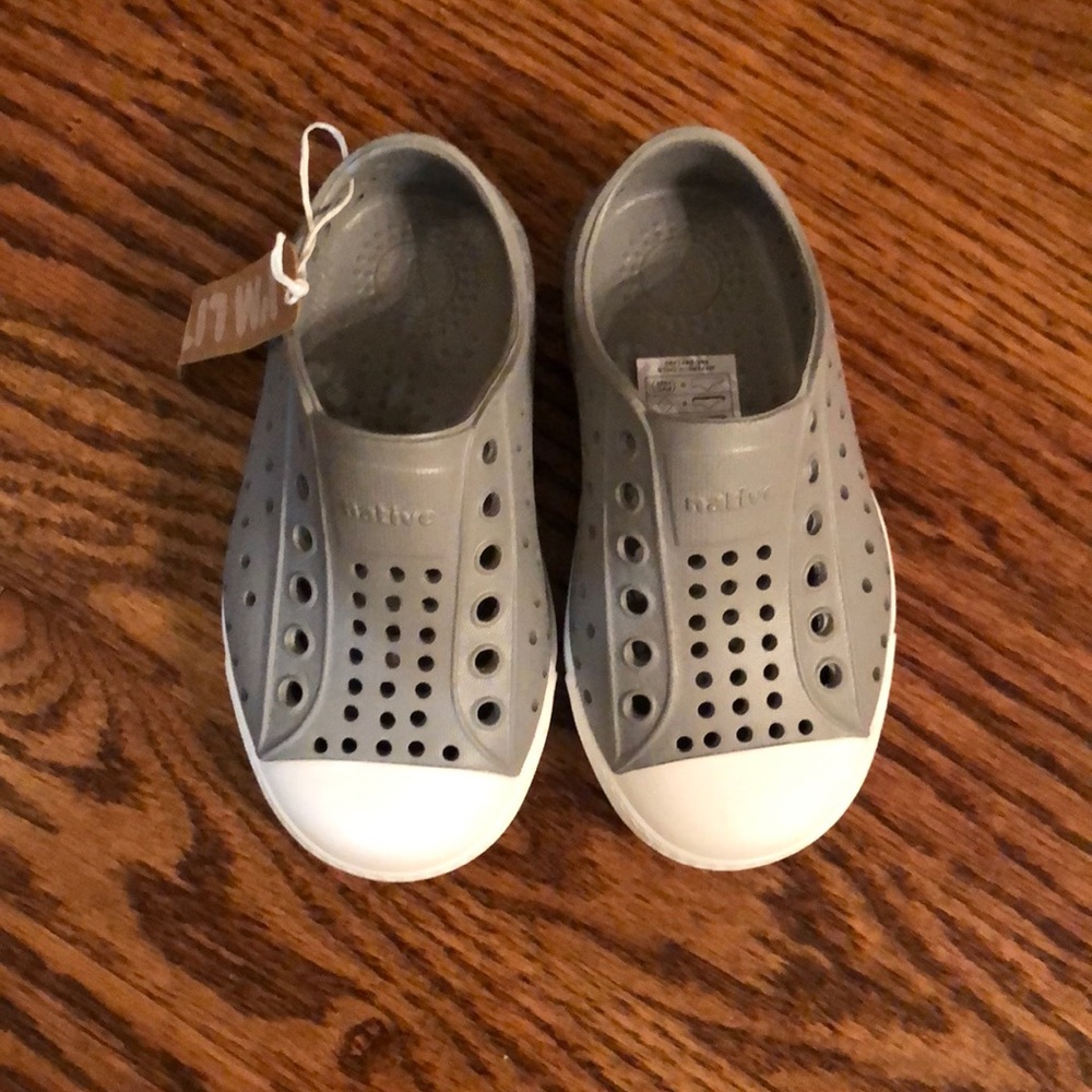 NWT Native Shoes- Jefferson in Pigeon Grey